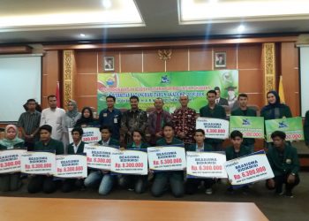 SAH Serahkan Beasiswa Bidikmisi ke Unbari, MPM Protes Caleg Masuk Kampus