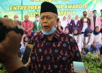 Saat wawancara rektor unbari terkait pemenang Enterpreanurship Award (EA) IV. (Patriotik/Dahnil Mifta).