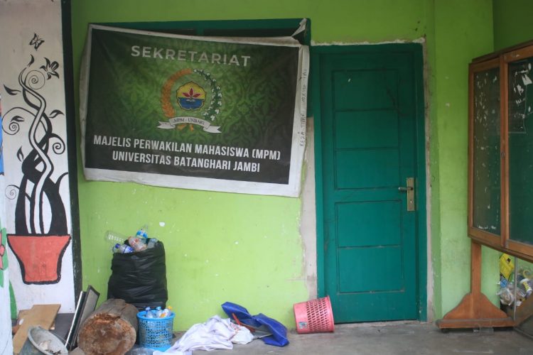 Sekretariat MPM Unbari terkunci dari awal pendaftaran KPUM sampai saat ini, Kamis, (10/6/21). (Patriotik/Dahnil).