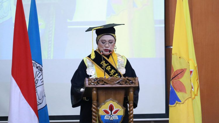 Pengukuhan Guru Besar Pertama Unbari, Prof. Arna Suryani Sampaikan Orasi Ilmiah