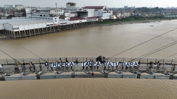 Memeriahkan Hari Kemerdekaan, Walhi Jambi Gelar Aksi Kampanye Tanpa Batubara